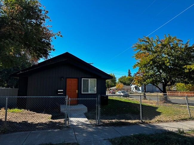 Building Photo - Updated home!