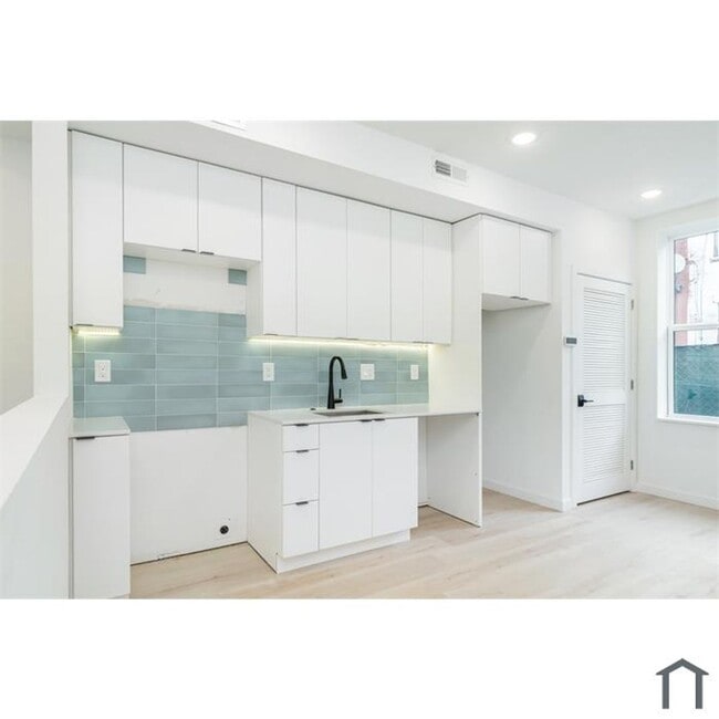 Building Photo - 2717 N Howard St