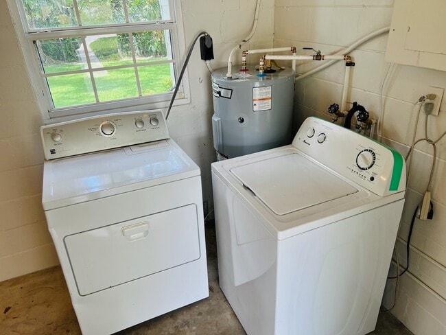 Building Photo - 1817 Loch Berry Rd