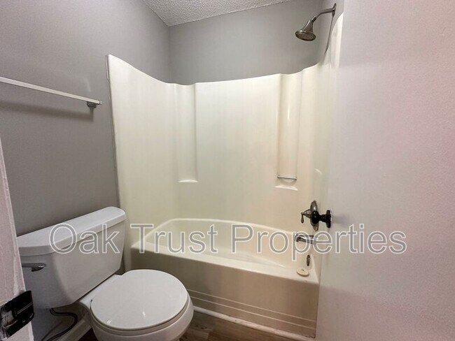 Building Photo - 401 Converse Ct