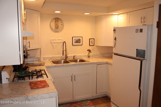 Building Photo - 63 Shore Dr