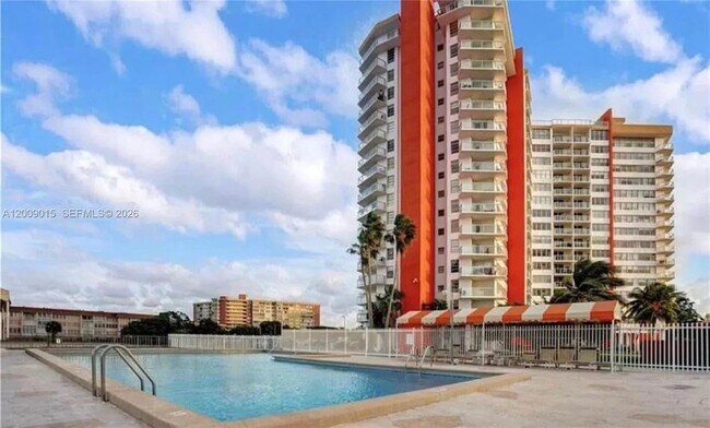 Building Photo - 1301 NE Miami Gardens Dr