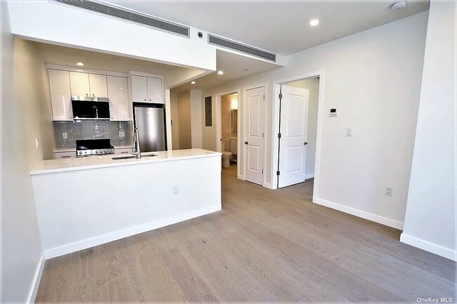 Building Photo - 41-26-41-44 44th St
