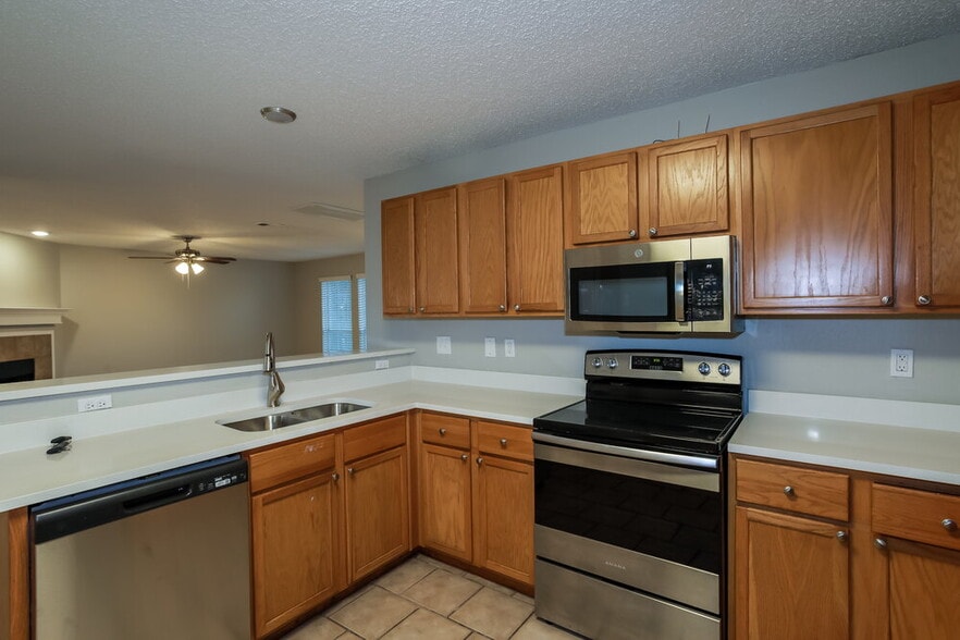 Building Photo - 3405 Star Ranch Ct