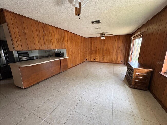 Building Photo - 728 Lake Ned Rd