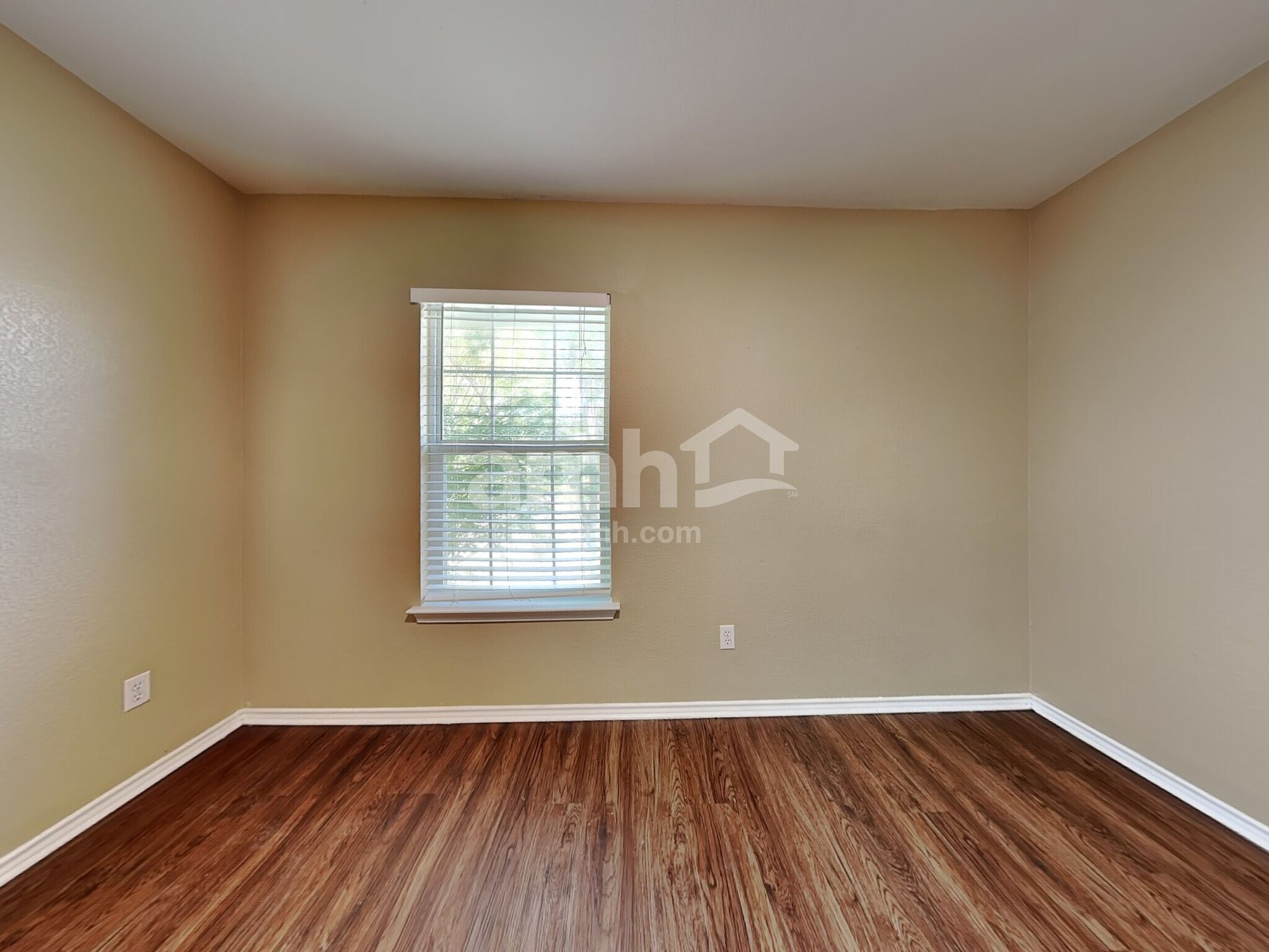 Building Photo - 360 Thicket Ln