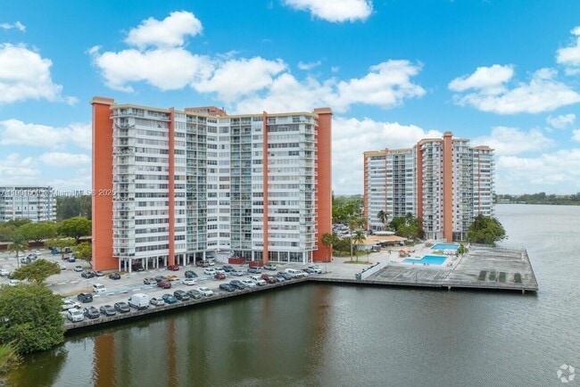 Building Photo - 1301 NE Miami Gardens Dr