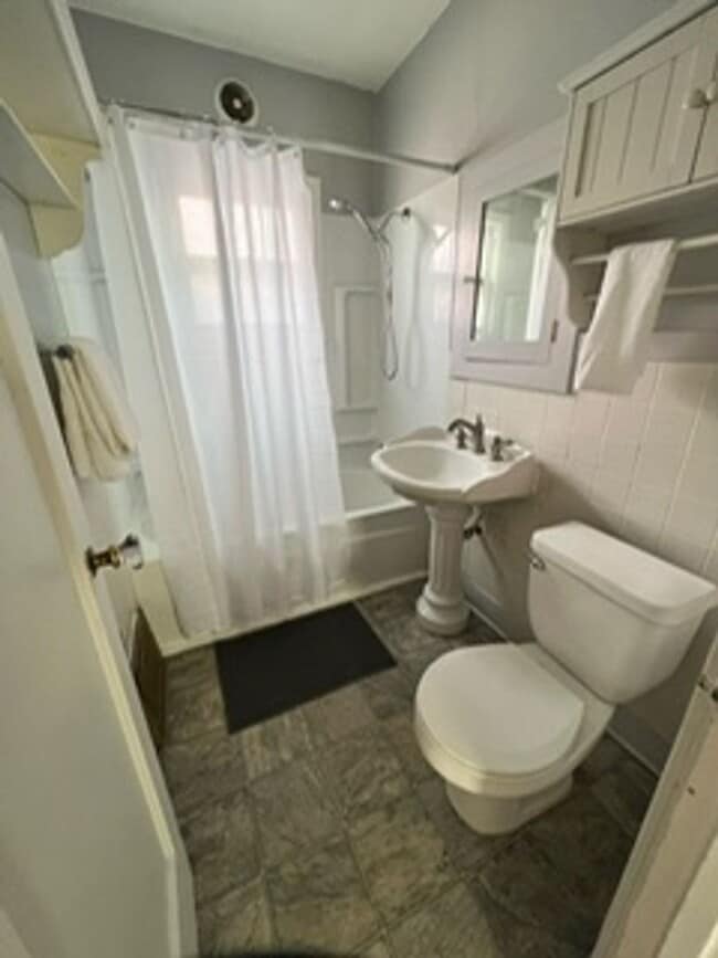 Building Photo - 117 S Jackson St