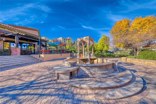 Building Photo - 64 Strada Principale