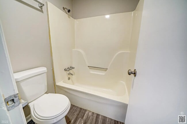 Building Photo - 3409 Knollcrest Rd