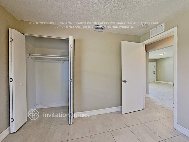 Building Photo - 4929 SW 20th St