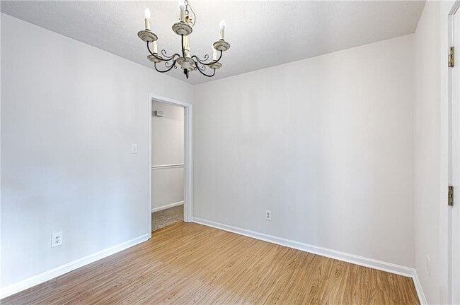 Building Photo - 1006 Hampton Ct NW
