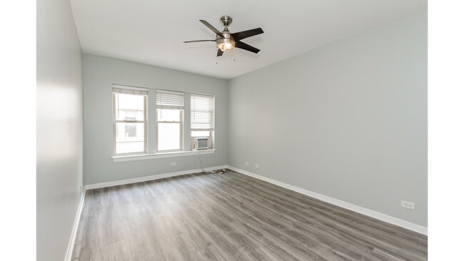 Building Photo - 2414 N Kilbourn Ave