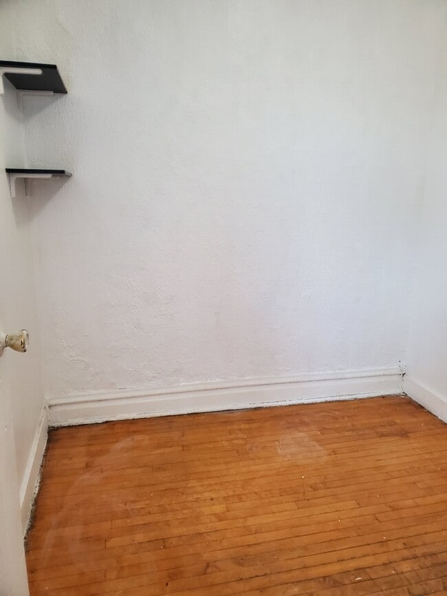 Building Photo - 1254 N Maplewood Ave