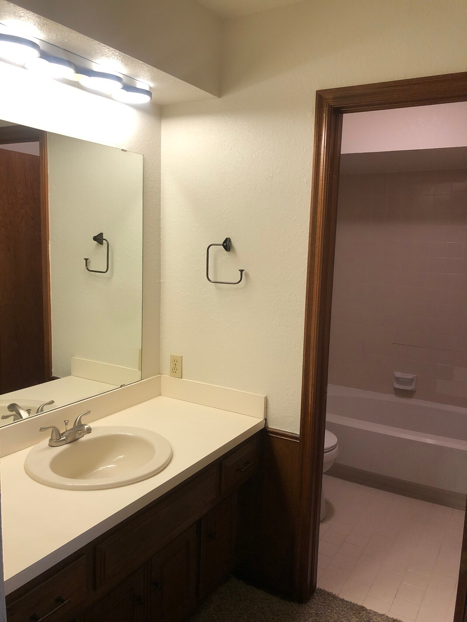 Building Photo - 9137 Knottingham