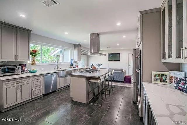 Building Photo - 6656 Columbus Ave