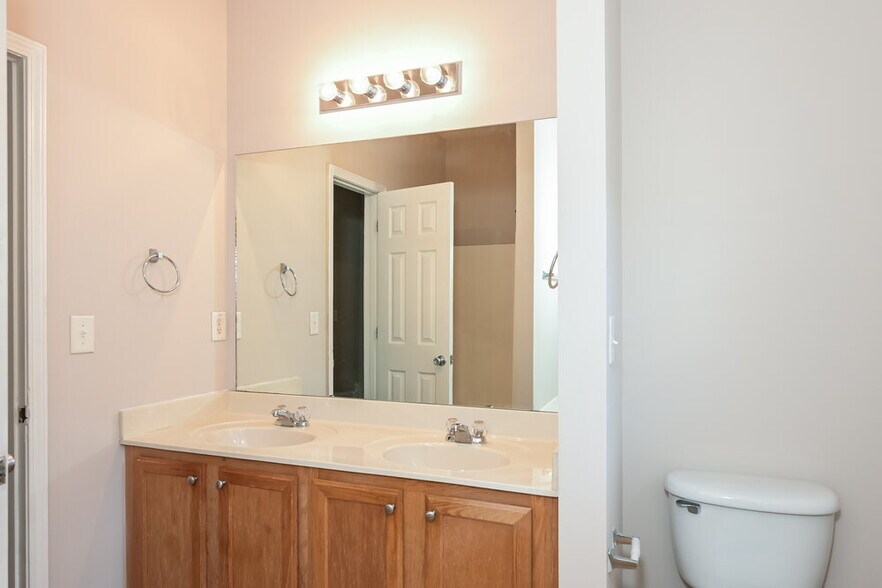 Building Photo - 240 Cranesbill Way