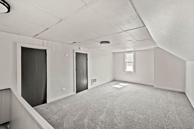 Building Photo - Gorgeous 4 bedroom home in Pittsburgh avai...