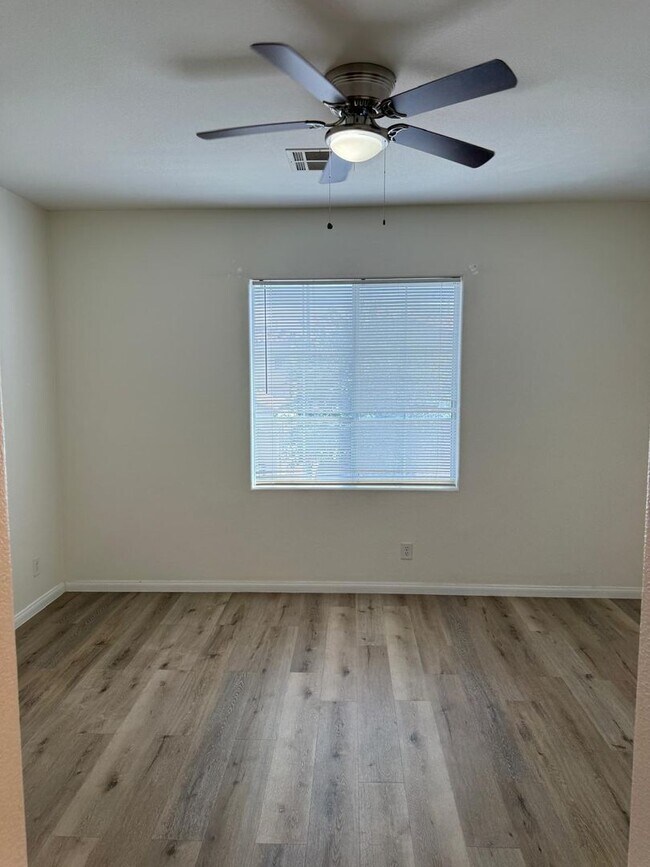 Building Photo - Move-In Ready Opportunity