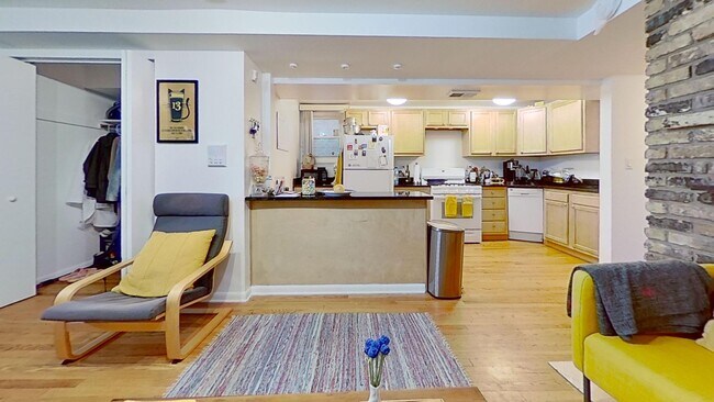 Building Photo - 2613 N Halsted St