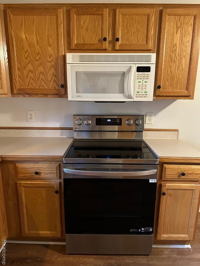 Building Photo - 6939 Alma Ct