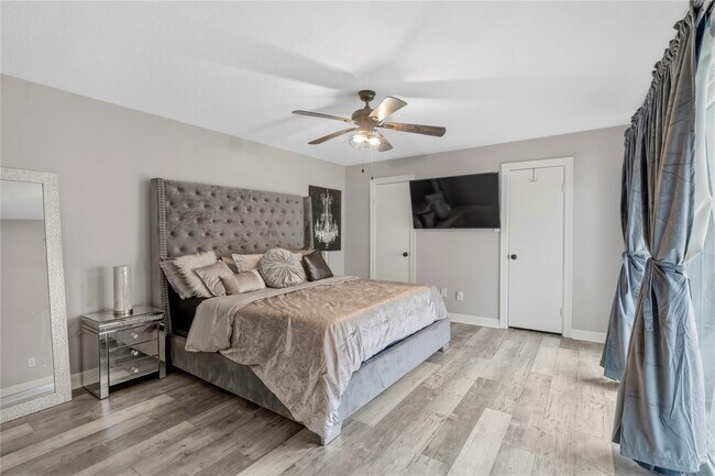 Building Photo - 2938 Camelot Ln