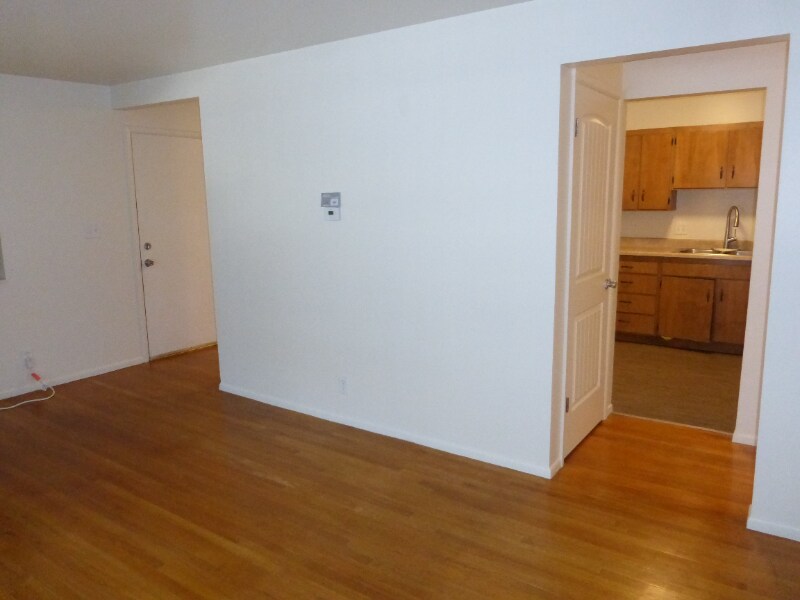 Building Photo - 475 N St E