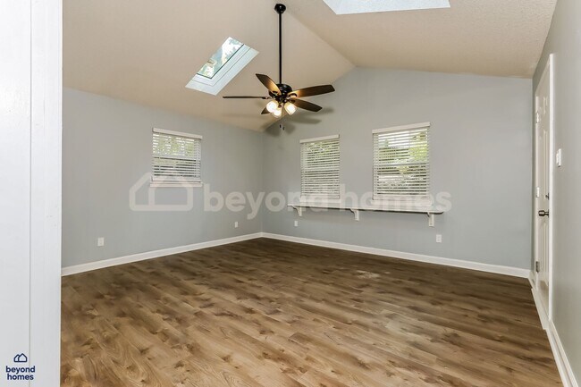 Building Photo - Stunning and Updated Maumelle Living!