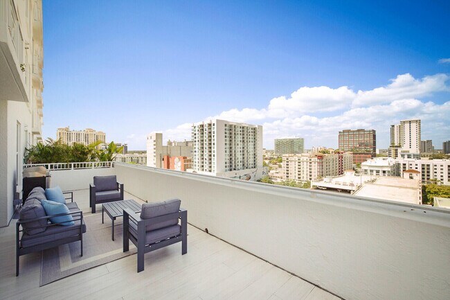 Building Photo - 255 Evernia St