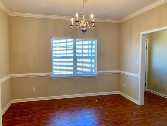 Building Photo - 211 Rainmaker St