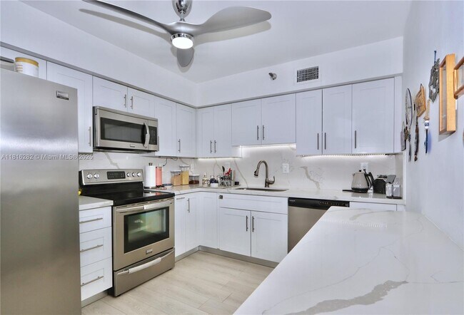 Building Photo - 3530 Mystic Pointe Dr