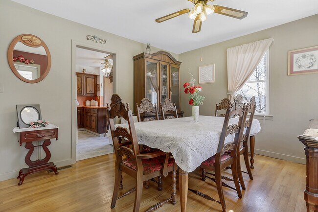 Building Photo - 203 Roxbury Road - $1200/month - Available...