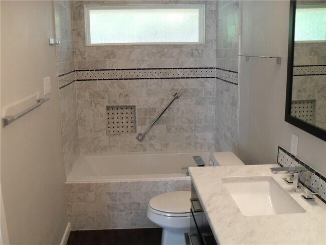 Building Photo - 4804 Greystone Dr