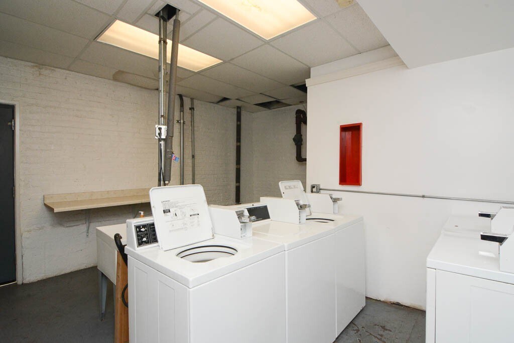 Building Photo - 4349 N Damen