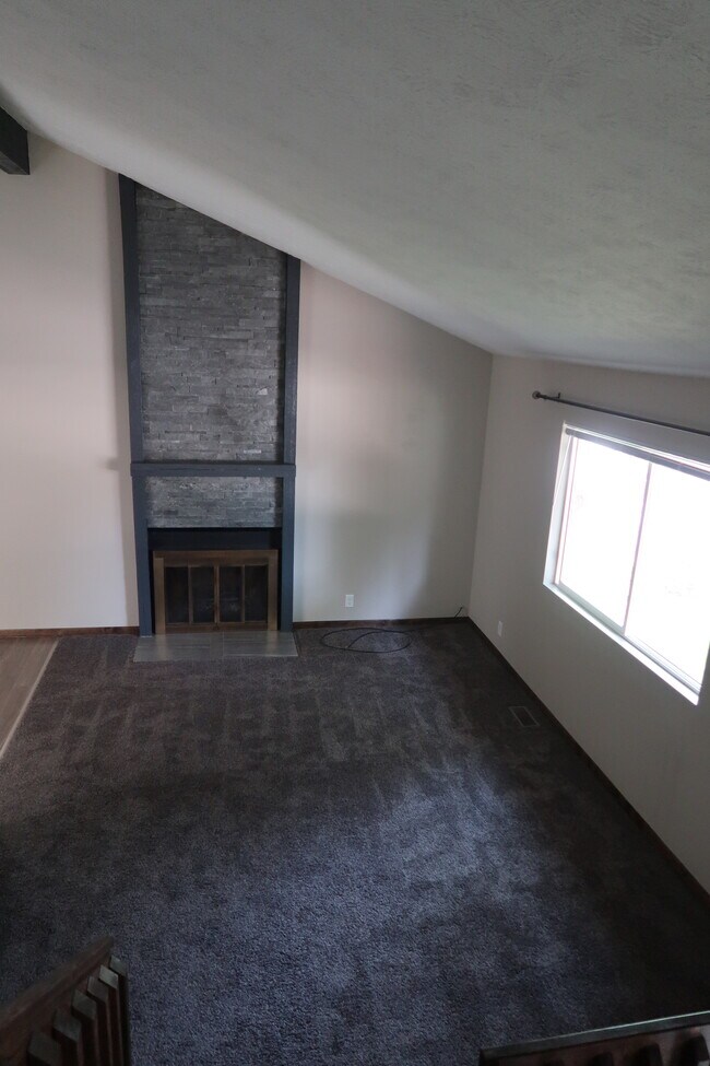 Building Photo - 2303 Nottingham Dr