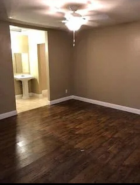 master room - 7012 E Redfield Rd