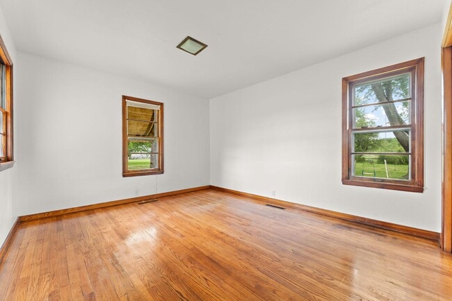 Building Photo - 251 E 600 N