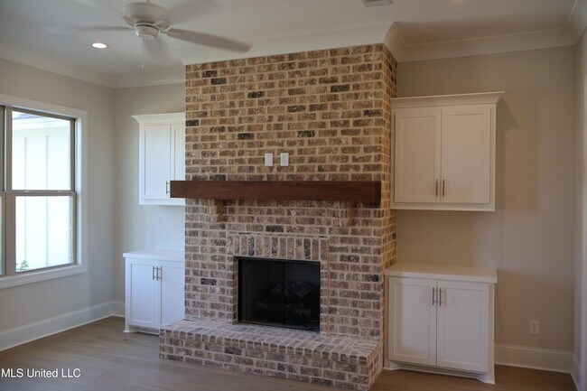 Building Photo - 113 Southern Oak Wy