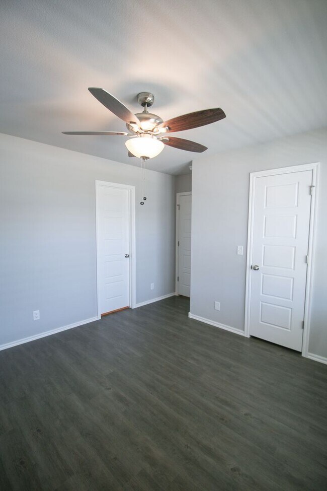 Building Photo - 5309 S Nassau Ave