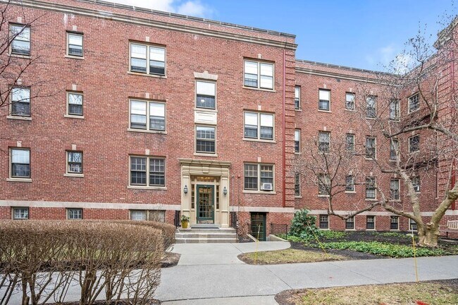 Building Photo - 56 Elm St