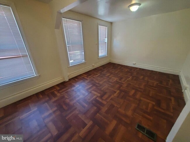 Building Photo - 449 Spring Garden St