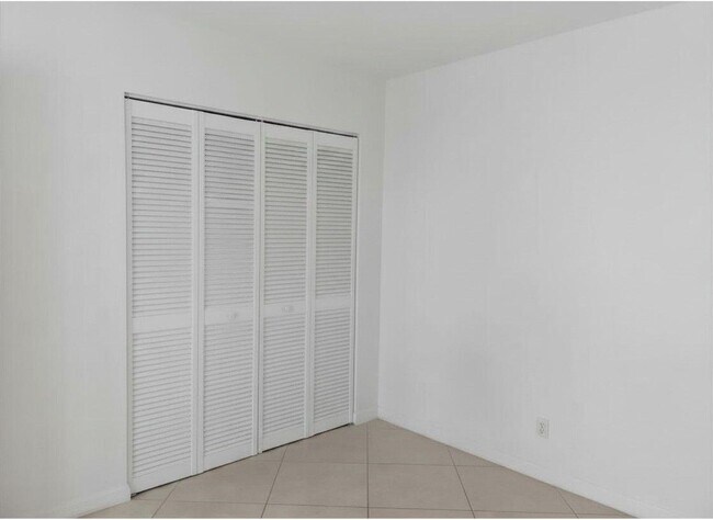 Building Photo - 8820 Royal Palm Blvd
