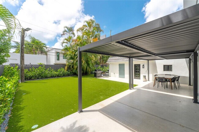 Building Photo - 1826 Fairhaven Pl