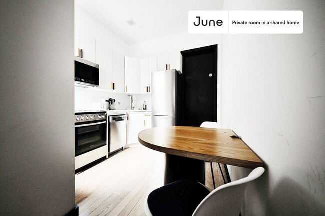 Building Photo - Room in Shared 3 bed/3 bath home in Ridgewood