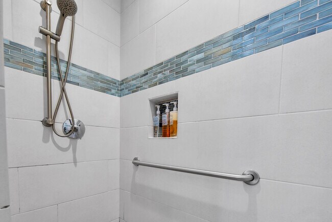 Building Photo - 717-21 Island Ct