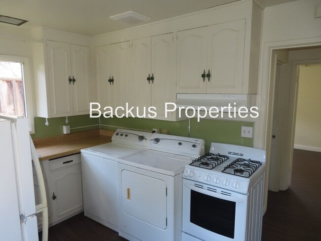Building Photo - Two Bedroom Home in Beautiful Pacific Grove