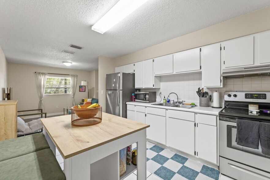 Building Photo - 310 S Orleans Ave