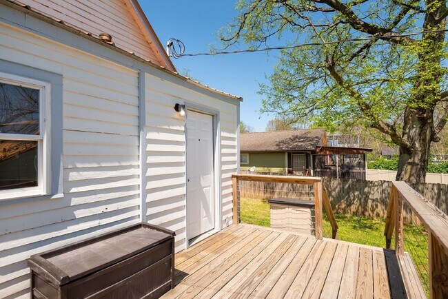 Building Photo - Located in the heart of Cleveland Park, this charming home has it all!