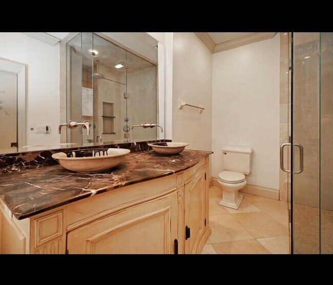 Building Photo - 220 E Deshler Ave