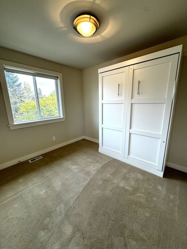 Building Photo - 4bd/4.5ba Seattle House